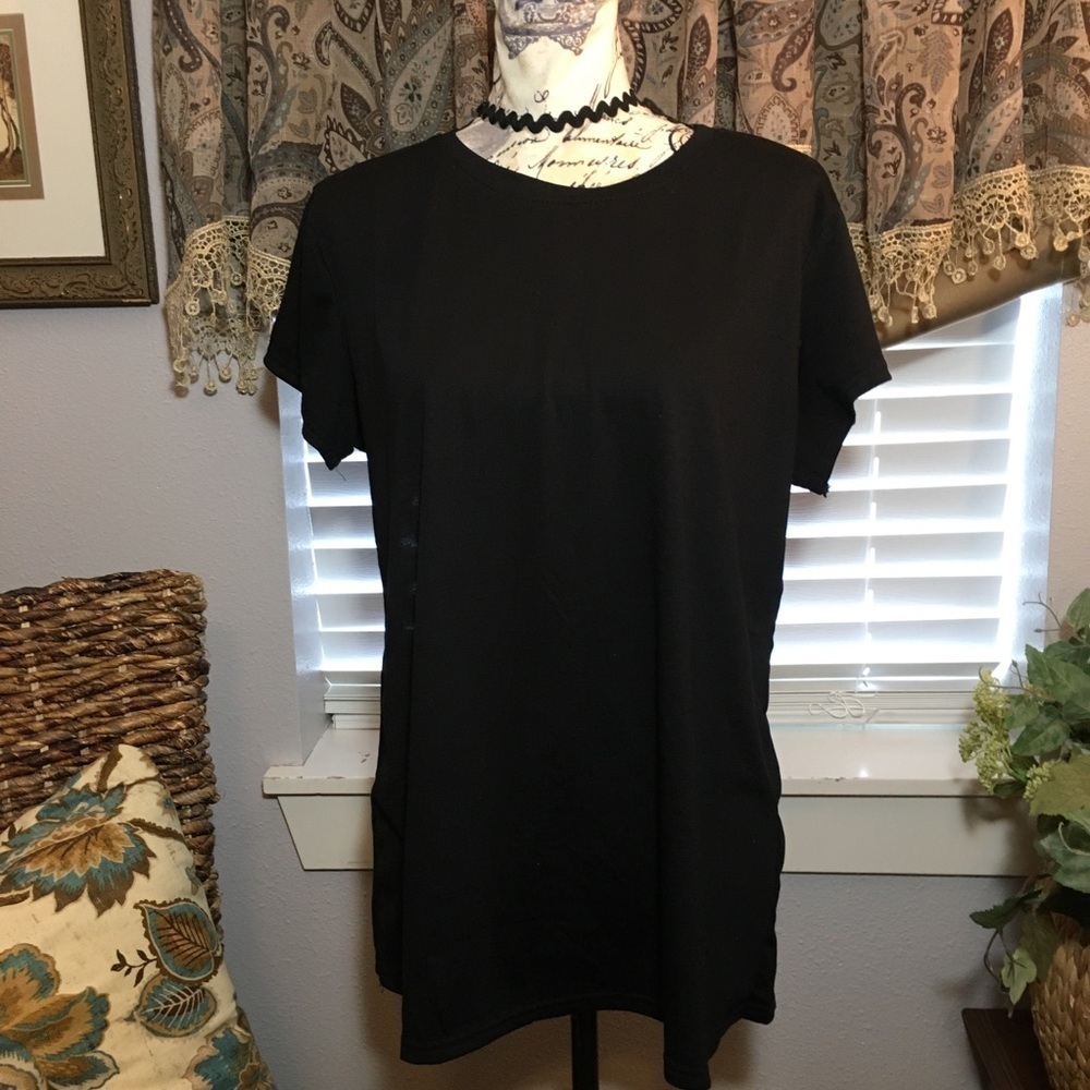 FAVOLOOK simple black angle wings short sleeve top